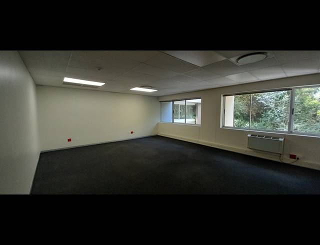 1,609M² OFFICE TO LET IN WOODMEAD